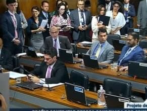 Líder do PT e Sergio Moro batem boca no Senado. Veja o vídeo