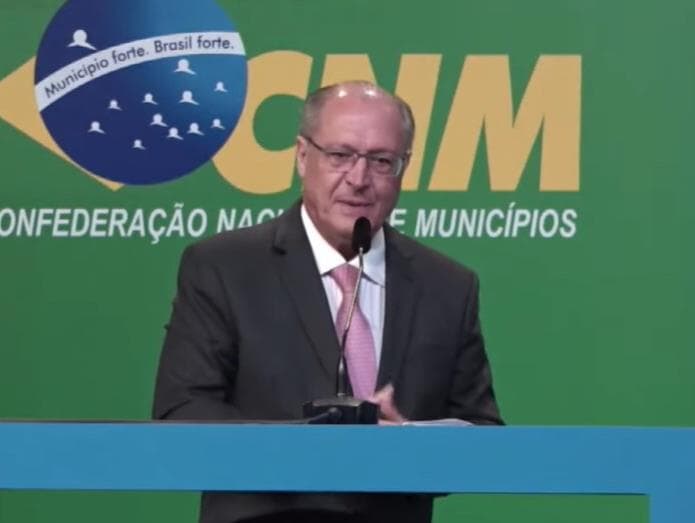 Em discurso a prefeitos, Alckmin comete gafe e confunde HIV com HPV