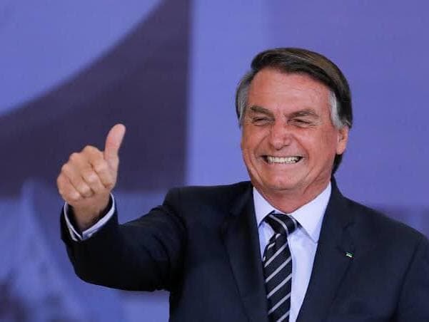 Bolsonaro recebeu terceiro conjunto com Rolex e joias, afirma jornal