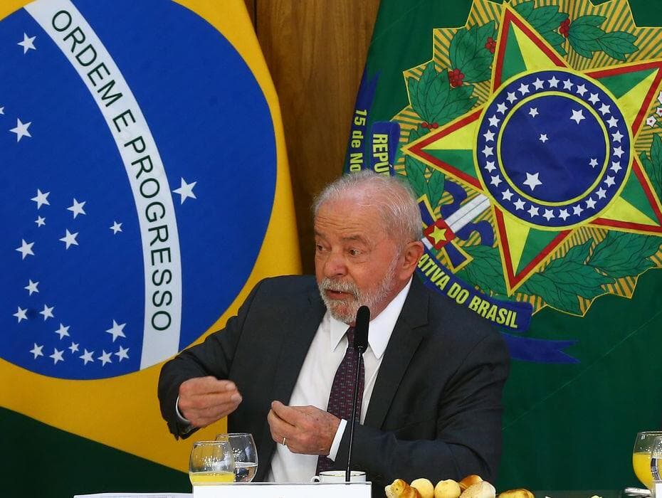 Com pneumonia, Lula adia sem previsão viagem à China