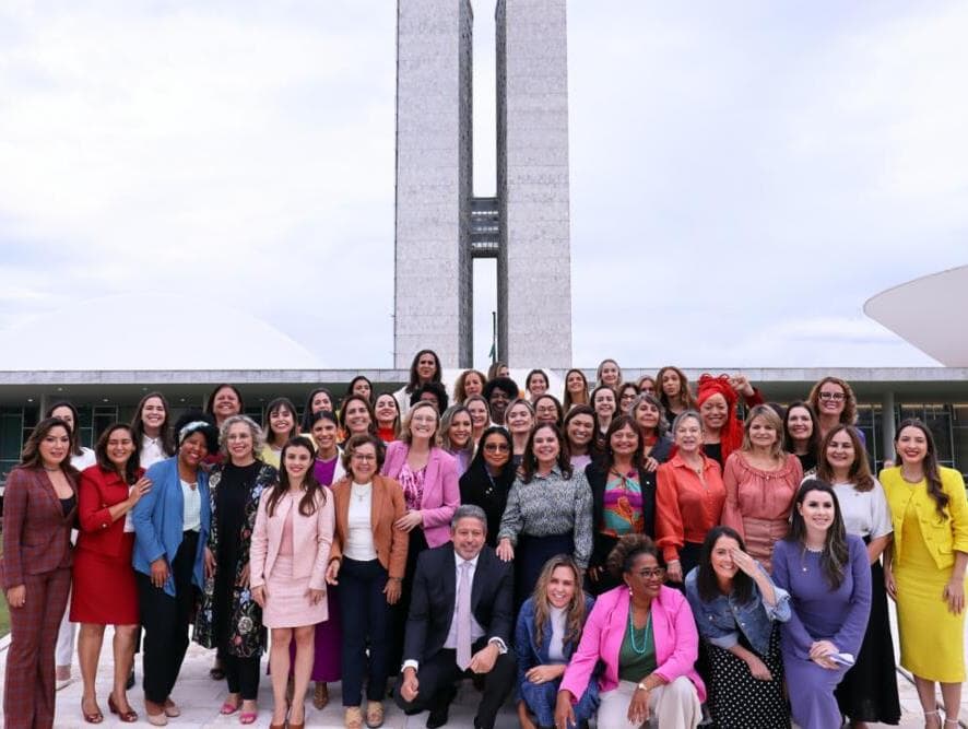 Bancada feminina cresce, mas perde espaço em postos de poder na Câmara