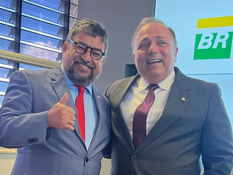 Gleisi critica vice do PT por foto com Pazuello: "Desrespeito"