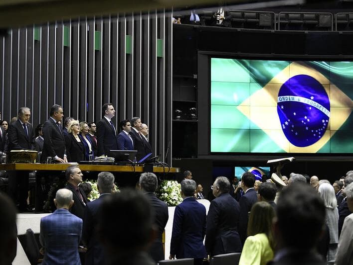 MPs de Bolsonaro perdem validade, mas Congresso tem 24 medidas para votar