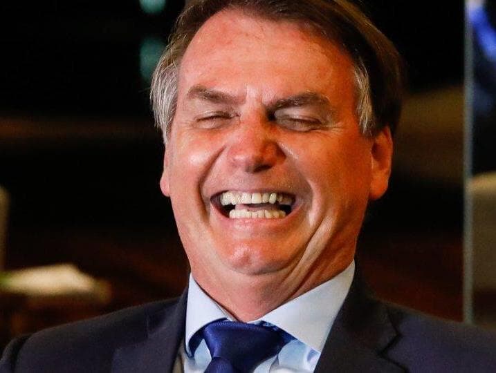 Em menos de 30 minutos, Bolsonaro gastou mil reais em perfumaria no cartão corporativo