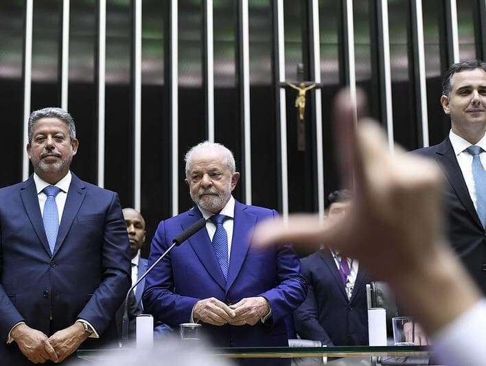 Lula puxará o Congresso para o centro, diz analista político