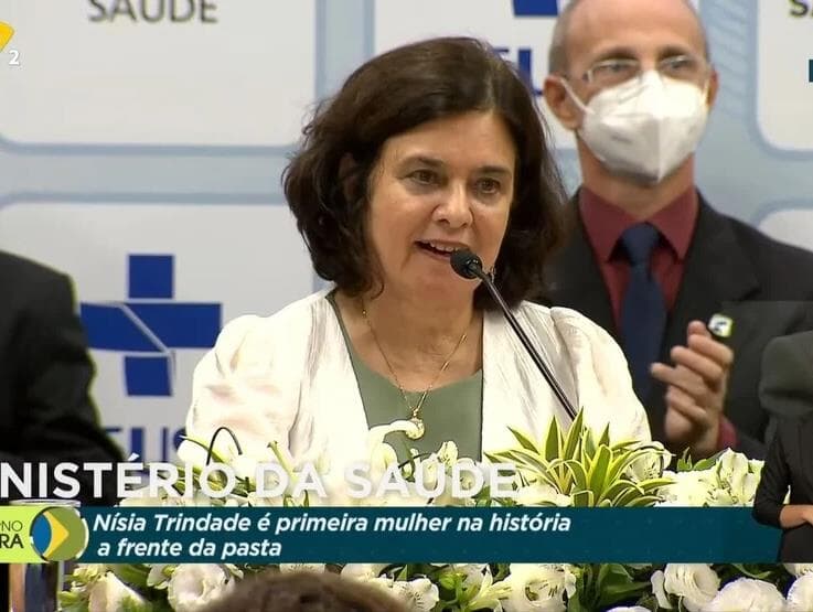 Nísia Trindade toma posse como ministra e defende gestão pautada pela ciência