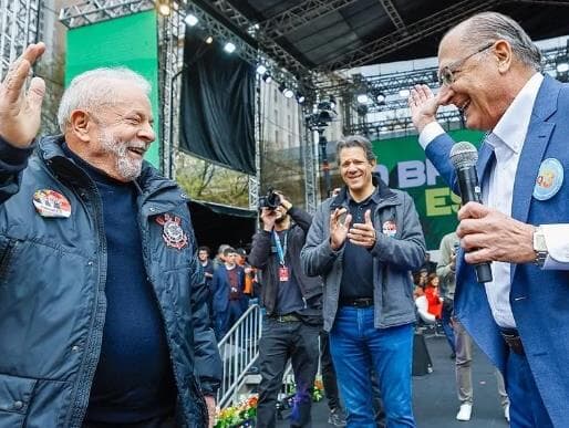 Lula e Alckmin, do encontro improvável à histórica subida à rampa do Planalto