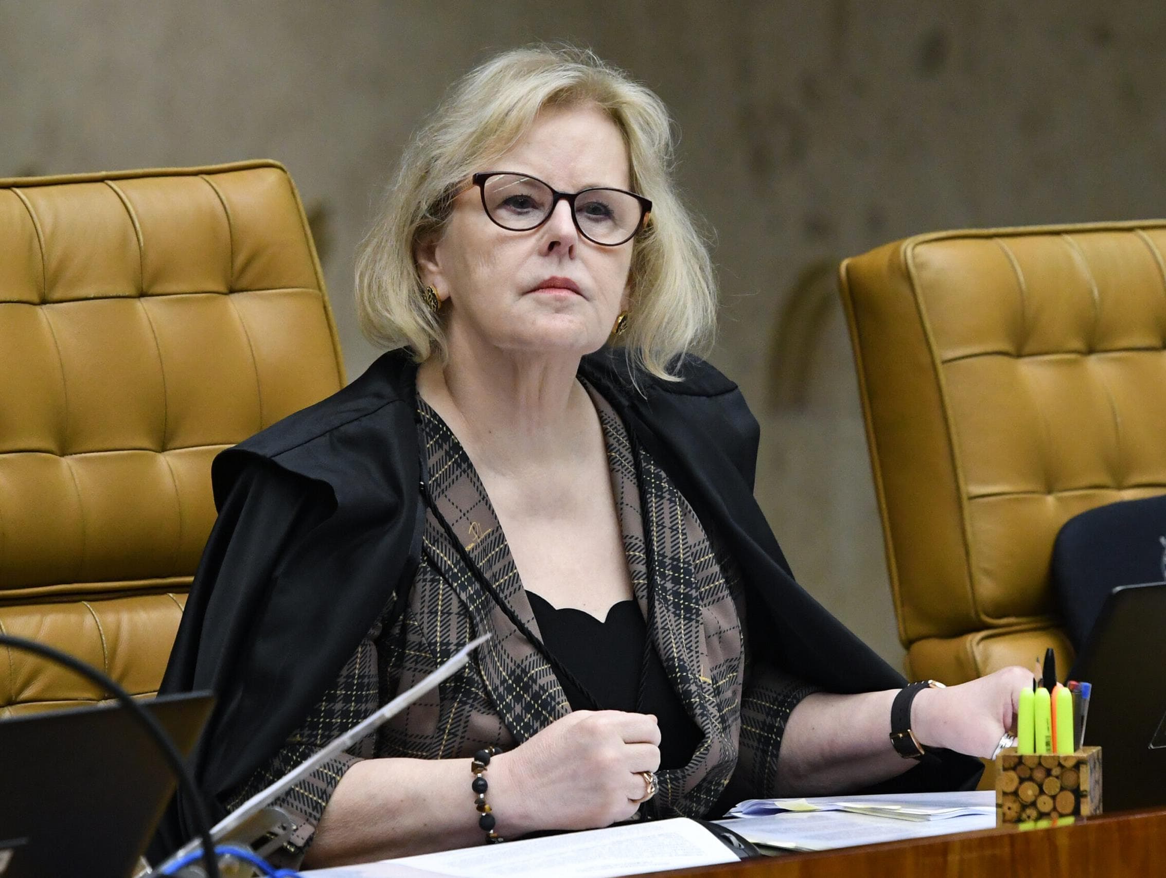 Rosa Weber considera orçamento secreto inconstitucional em voto no STF