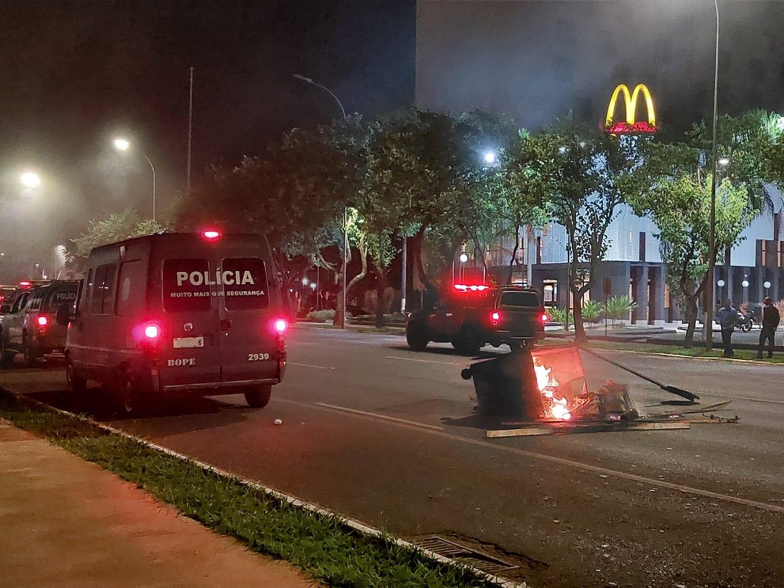 "É infiltrado! Para de filmar!" Um relato da noite de terrorismo em Brasília