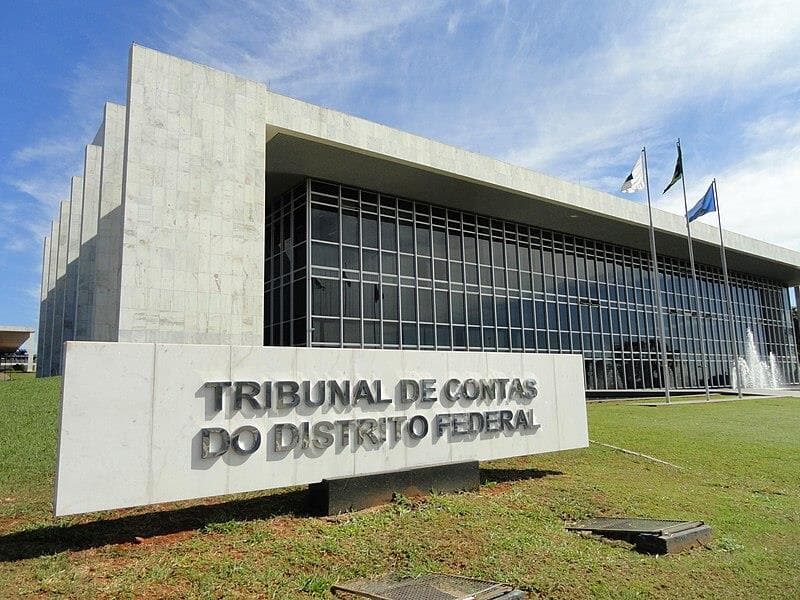 Tribunal de Contas do DF discute proposta que cria "trem da alegria"