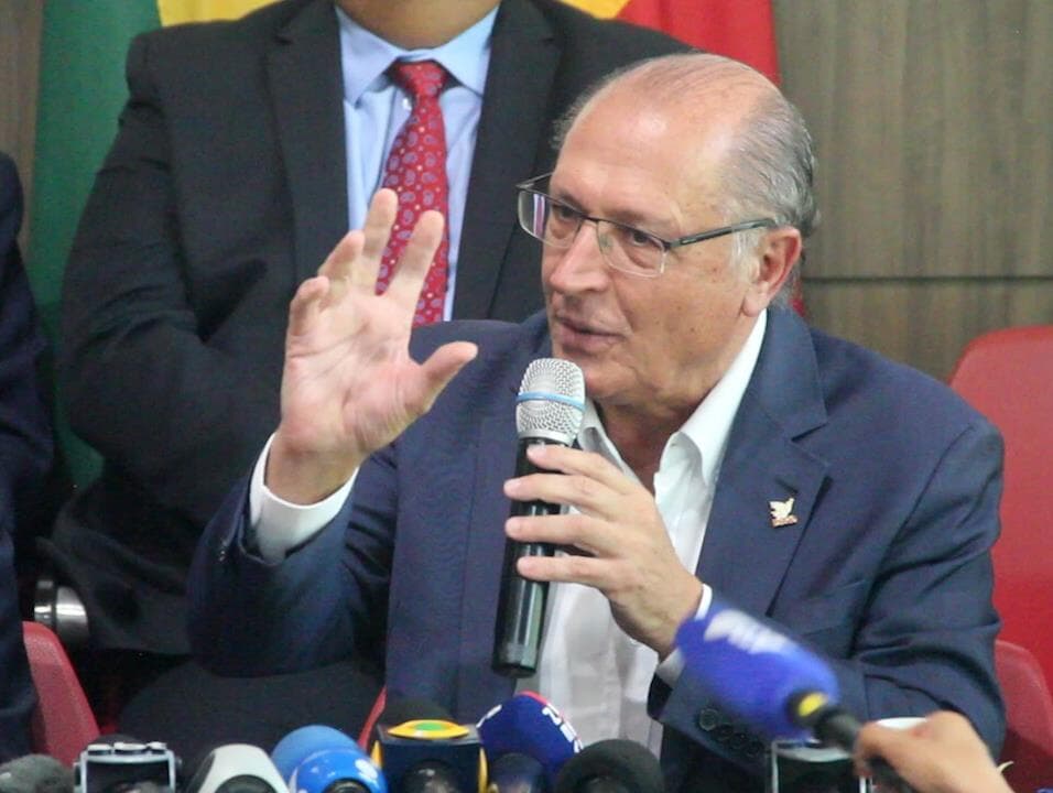 Alckmin entrega minuta da PEC da transição ao Senado