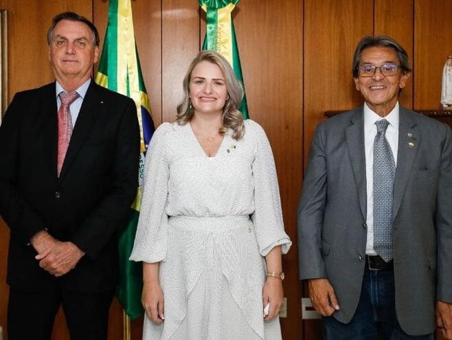 Rejeição a Bolsonaro cresce após tiros de Jefferson contra a PF, aponta pesquisa