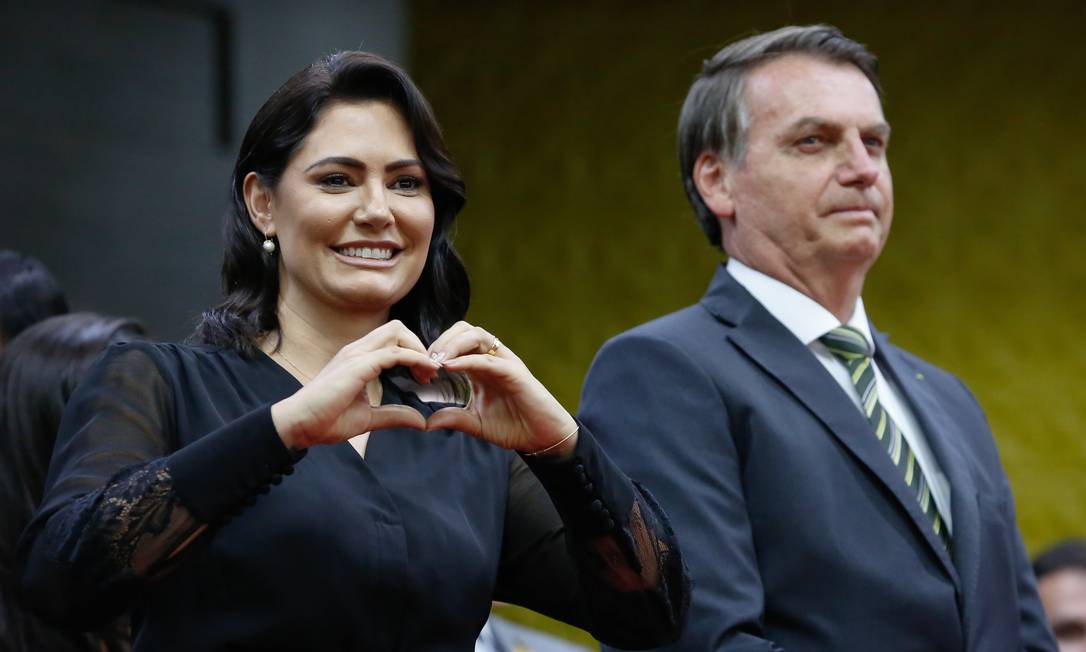 Em comício, Bolsonaro diz que Michelle é "a pessoa mais importante"
