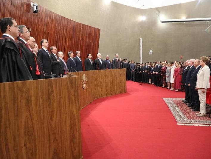 Alexandre de Moraes toma posse no TSE com Lula e Bolsonaro frente a frente