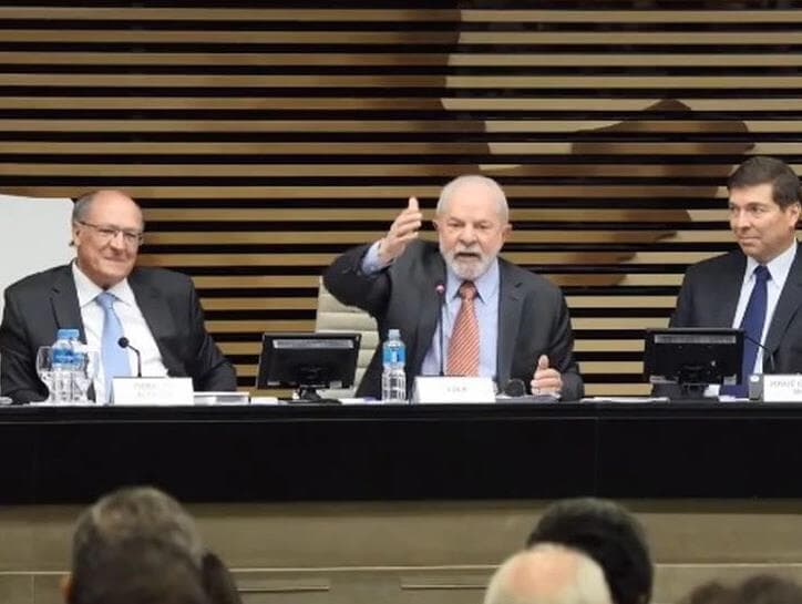 Em evento com empresários, Lula defende reforma tributária e administrativa