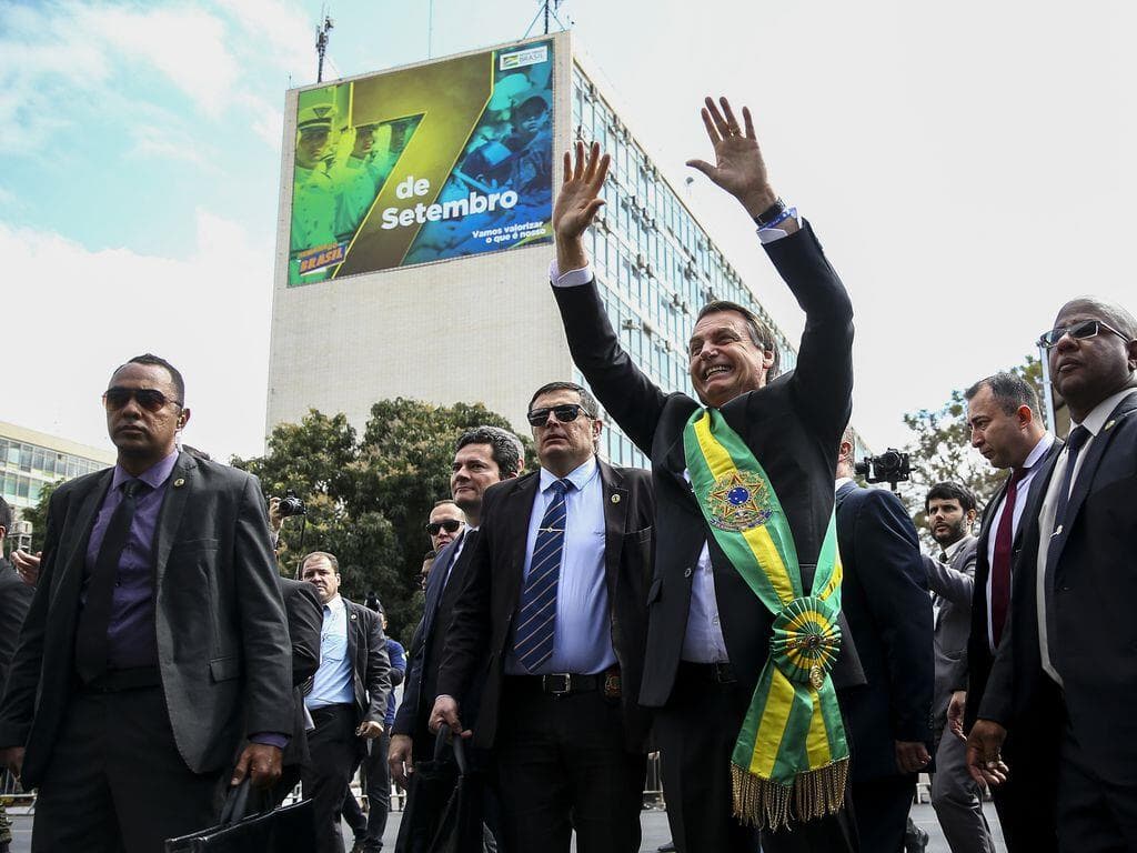 Bolsonaro diz que Forças Armadas desfilarão em Copacabana no 7 de Setembro