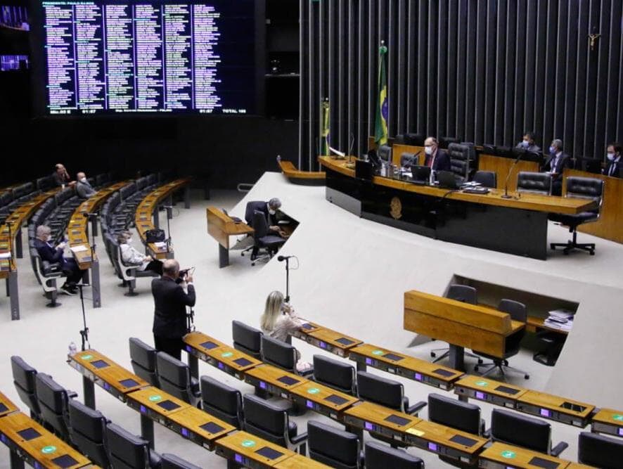 Câmara aprova PEC da enfermagem e PEC dos Auxílios em 1º turno