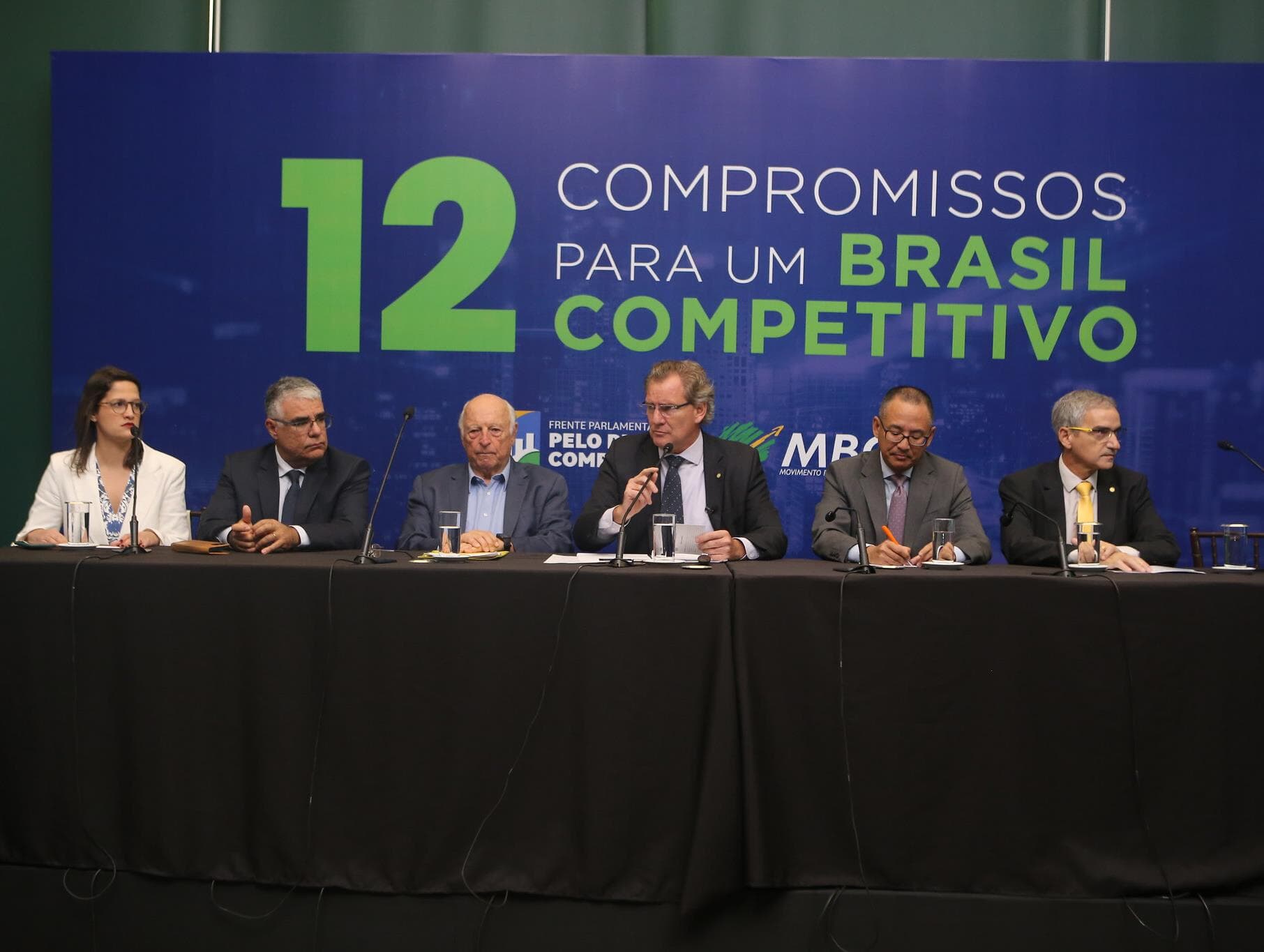 Frente Parlamentar apresenta propostas para melhorar o ambiente de negócios do país