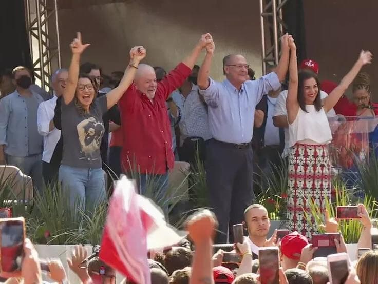 Lula critica PEC dos Auxílios: "Bolsonaro acha que vai comprar o povo com seis meses"