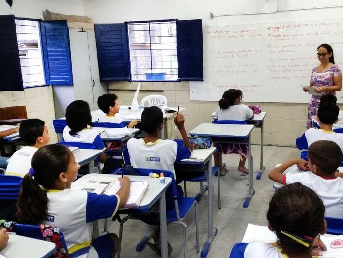 Frente da educação teme perda de direitos dos professores