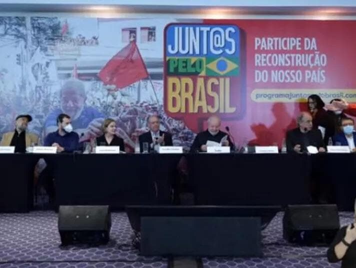 Suplicy interrompe apresentação do PT para cobrar proposta de renda básica