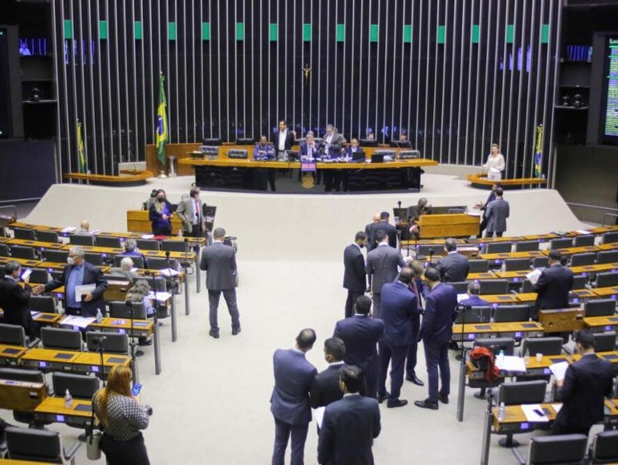 Câmara vota mudanças no Estatuto do Idoso e marco para securitização