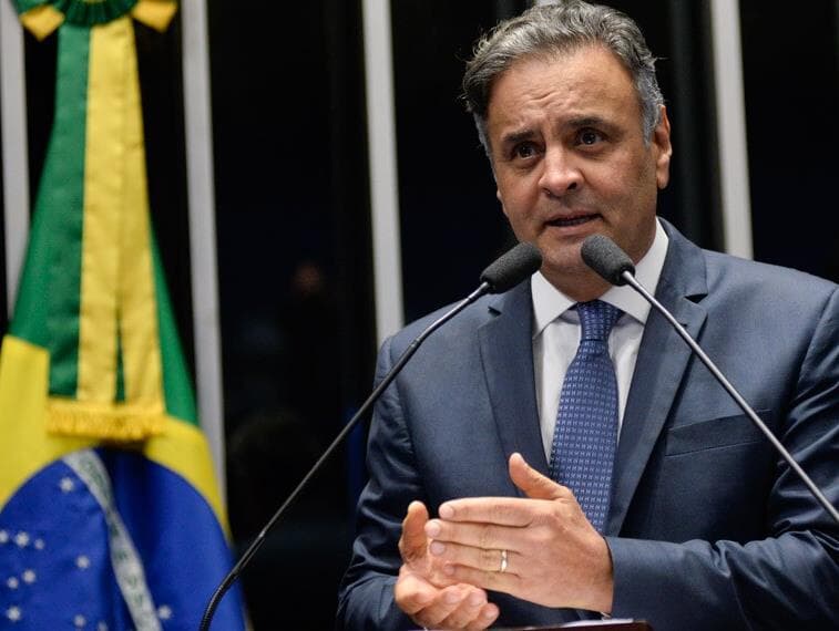 Falta de candidato próprio é prejudicial ao PSDB, avalia Aécio