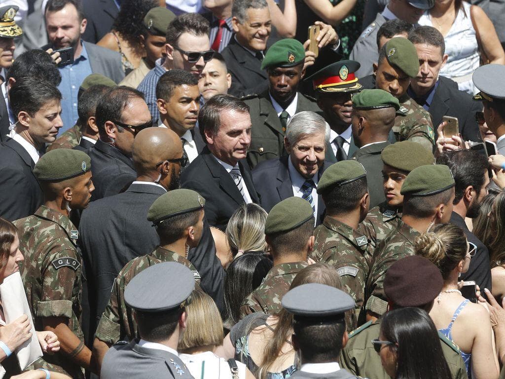 Governo blinda fundos militares ao refazer contas das dívida pública