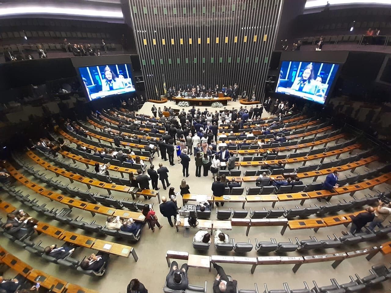 Câmara dos Deputados aprova piso da enfermagem