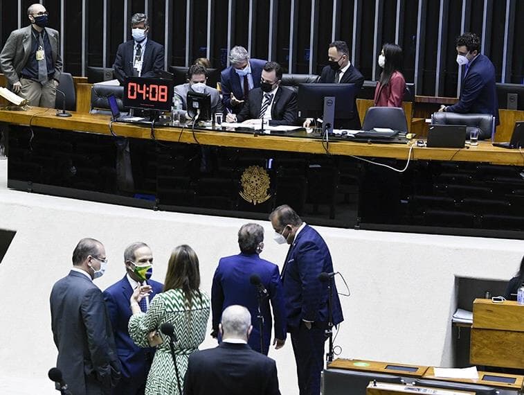 Senado adia votação de aumento para verba de propaganda em ano eleitoral