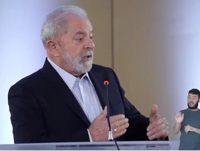 "Vamos ter que fazer em quatro anos o que deveríamos fazer em 40", diz Lula a Alckmin