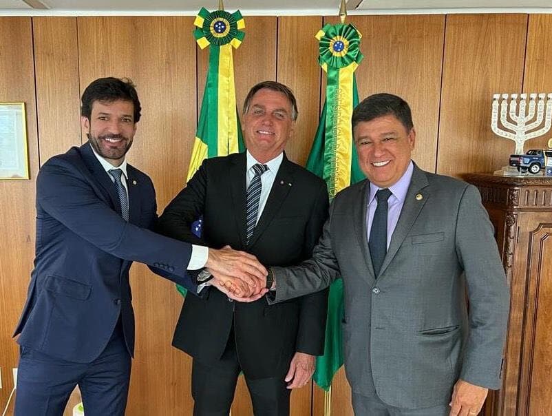 Bolsonaro escolhe Carlos Viana como novo líder do governo no Senado