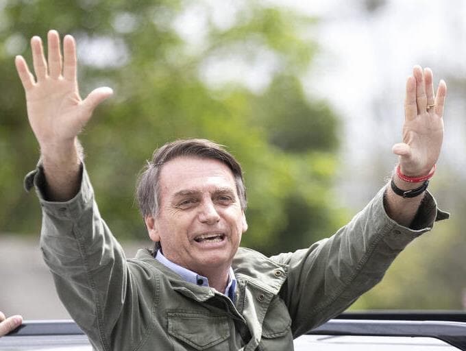 Uma das gasolinas mais baratas do mundo é a nossa, diz Bolsonaro