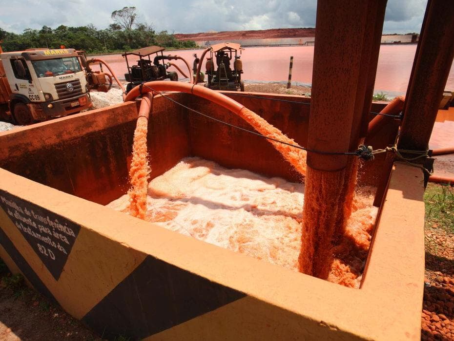 Deputados usam guerra para defender mineração em terras indígenas