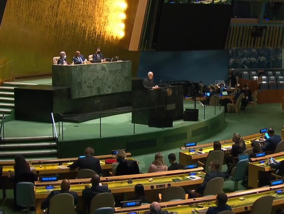 Com voto do Brasil, ONU condena Rússia por ataques à Ucrânia