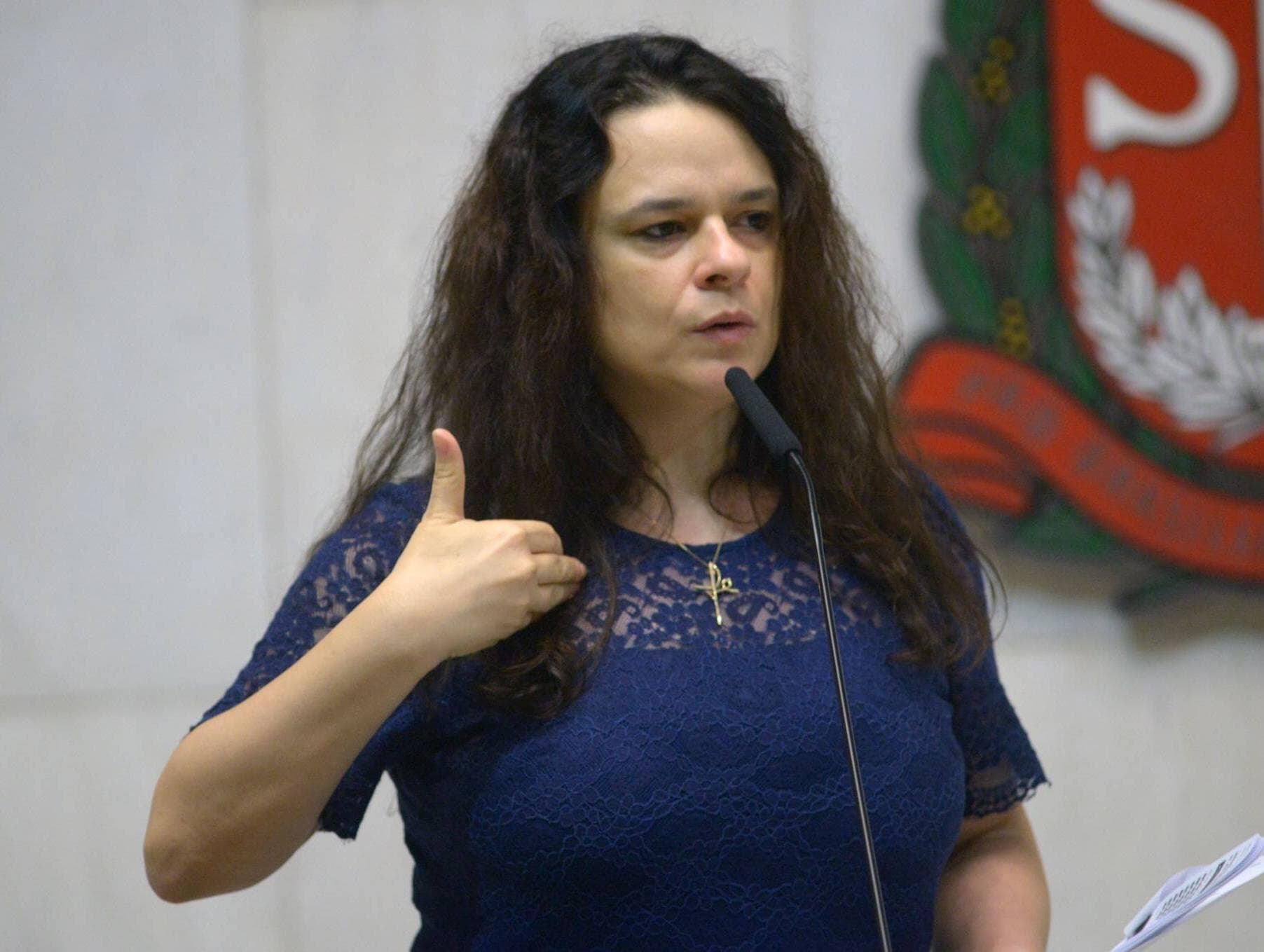 Janaina Paschoal reage a crítica de Moro a Bolsonaro: "Deveria ser menos infantil"