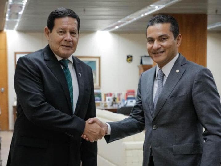 Mourão vai se filiar ao Republicanos, que ameaça abandonar Bolsonaro