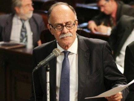 Deputado apresenta projeto que retira o topless da categoria de ato obsceno