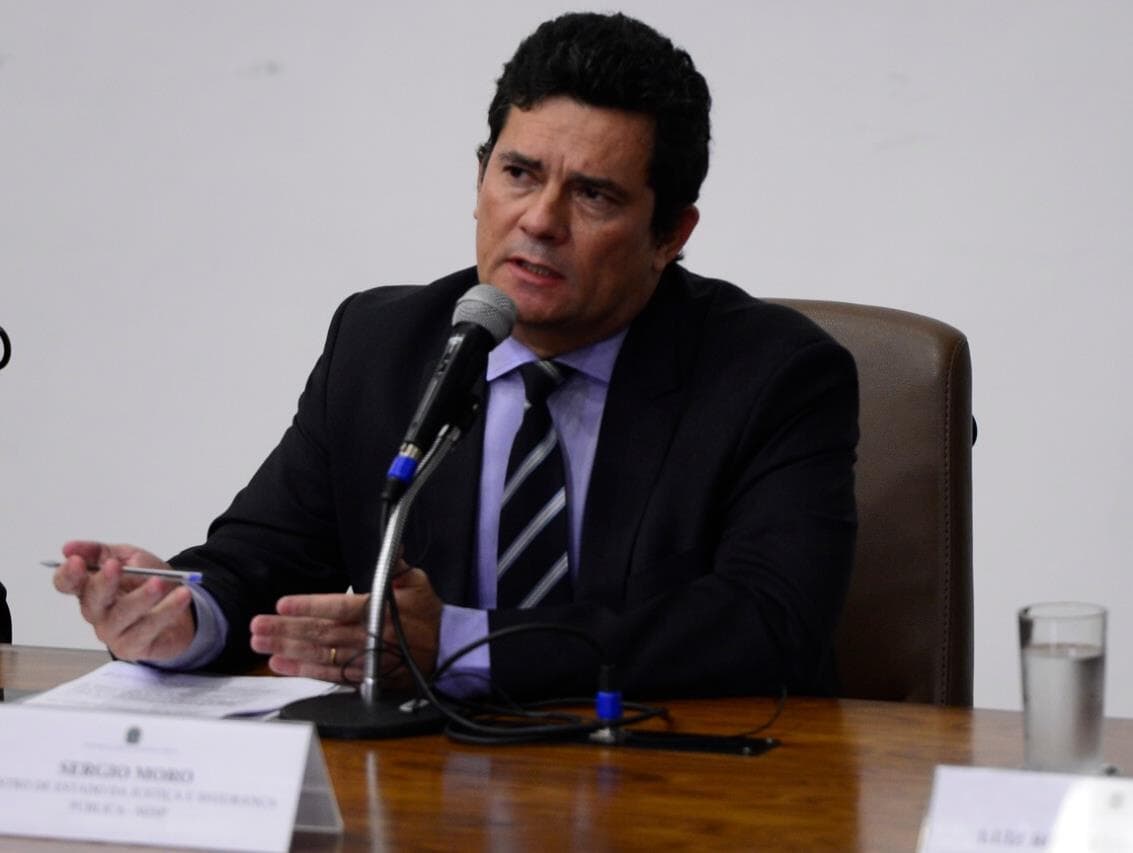 Moro diz que Petrobras é atrasada e defende privatização de estatais