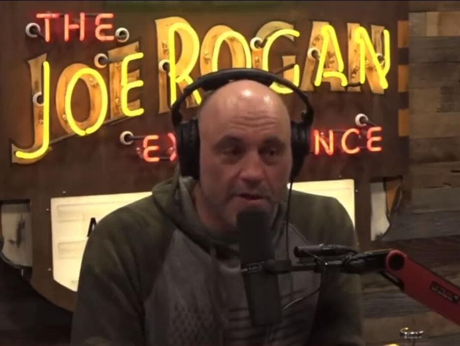 Jair Bolsonaro sai em defesa de Joe Rogan, podcaster contra vacinas