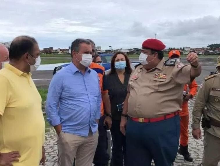 "Tragédia sem precedentes", diz governador da Bahia. Ministros visitam estado