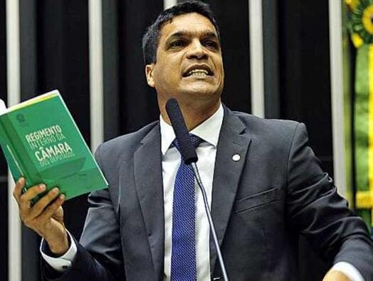 Cabo Daciolo desiste de candidatura à Presidência por "ordem de Deus". Veja o vídeo