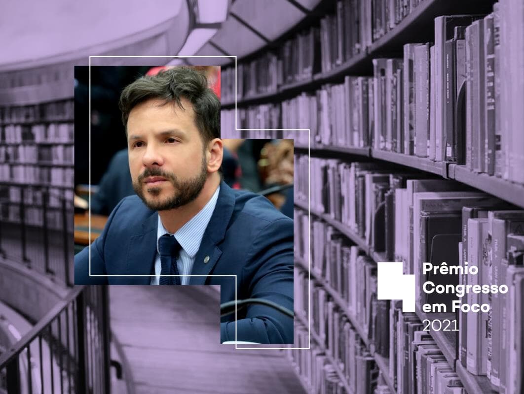 Professor Israel é o destaque na "Defesa da Educação", segundo o júri