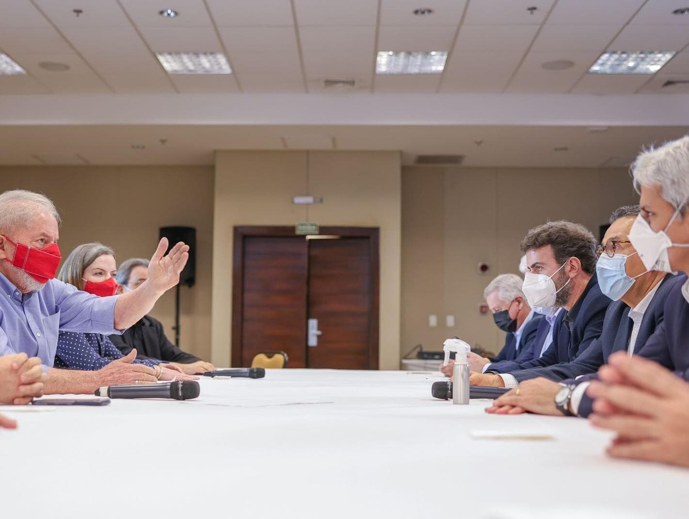 Em Brasília, Lula conversa com esquerda e centro para ampliar base no Congresso