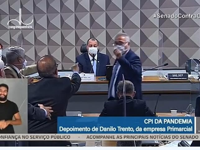 Vídeo: Renan Calheiros e Jorginho Mello trocam xingamentos e quase saem no tapa