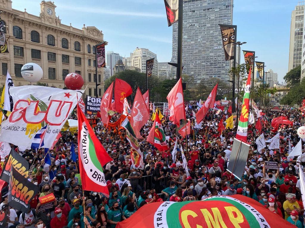 Oposição estima 50 mil manifestantes contra Bolsonaro no vale do Anhangabaú