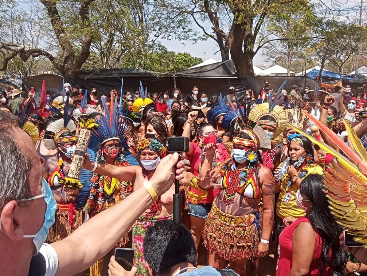 Indígenas evitam protestos e mantêm acampamento contra marco temporal