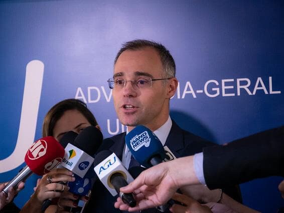 Senadores cobram de Alcolumbre sabatina de André Mendonça