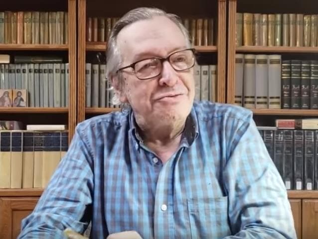 Olavo de Carvalho segue internado com insuficiência cardíaca e renal