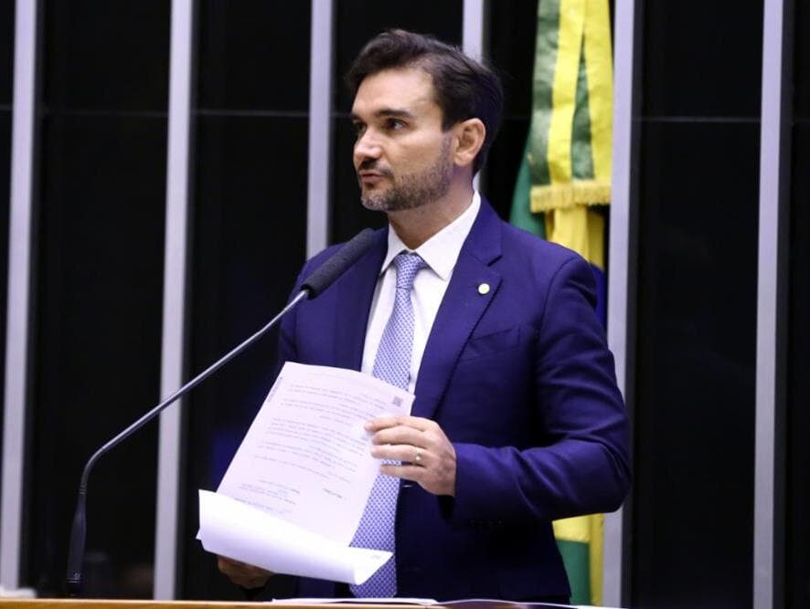 Relator da reforma do IR apresenta substitutivo aos líderes. Veja íntegra